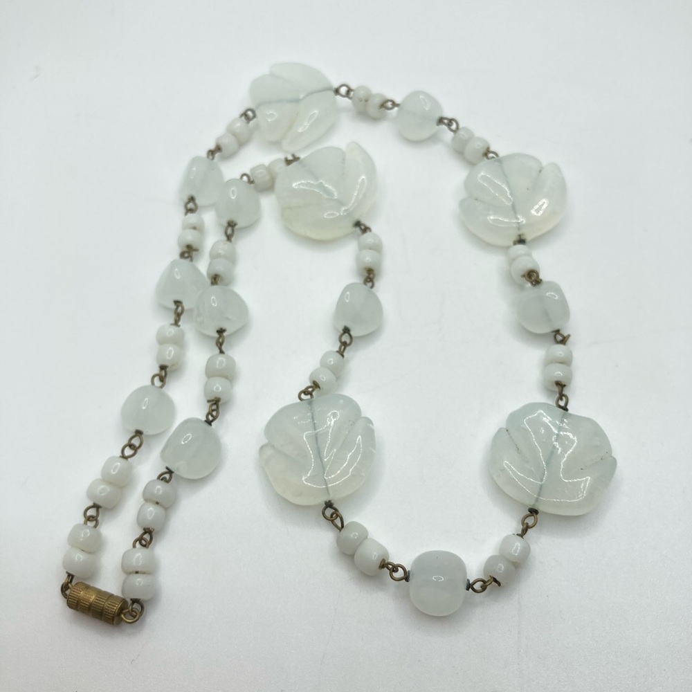 VTG Opalescent Glass Leaf Beaded Necklace w Screw Clasp 21” - Picture 2 of 5